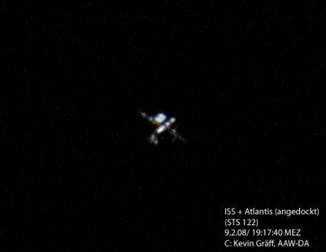 ISS und Atlantis kurz nach dem Docking (STS-122)