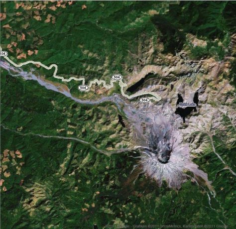 Google-Maps-Aufnahme vom Gebiet um den Mount St. Helens, WA. Auf diesen offenbar noch älteren Aufnahmen ist gut die Zone der Zerstörung vom Ausbruch am 18.5.1980 zu erkennen.