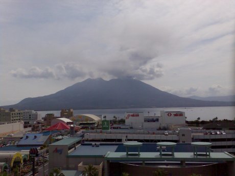 Der Vulkan Sakurajima von der Stadt Kagoshima aus gesehen, Quelle: Michael Khan